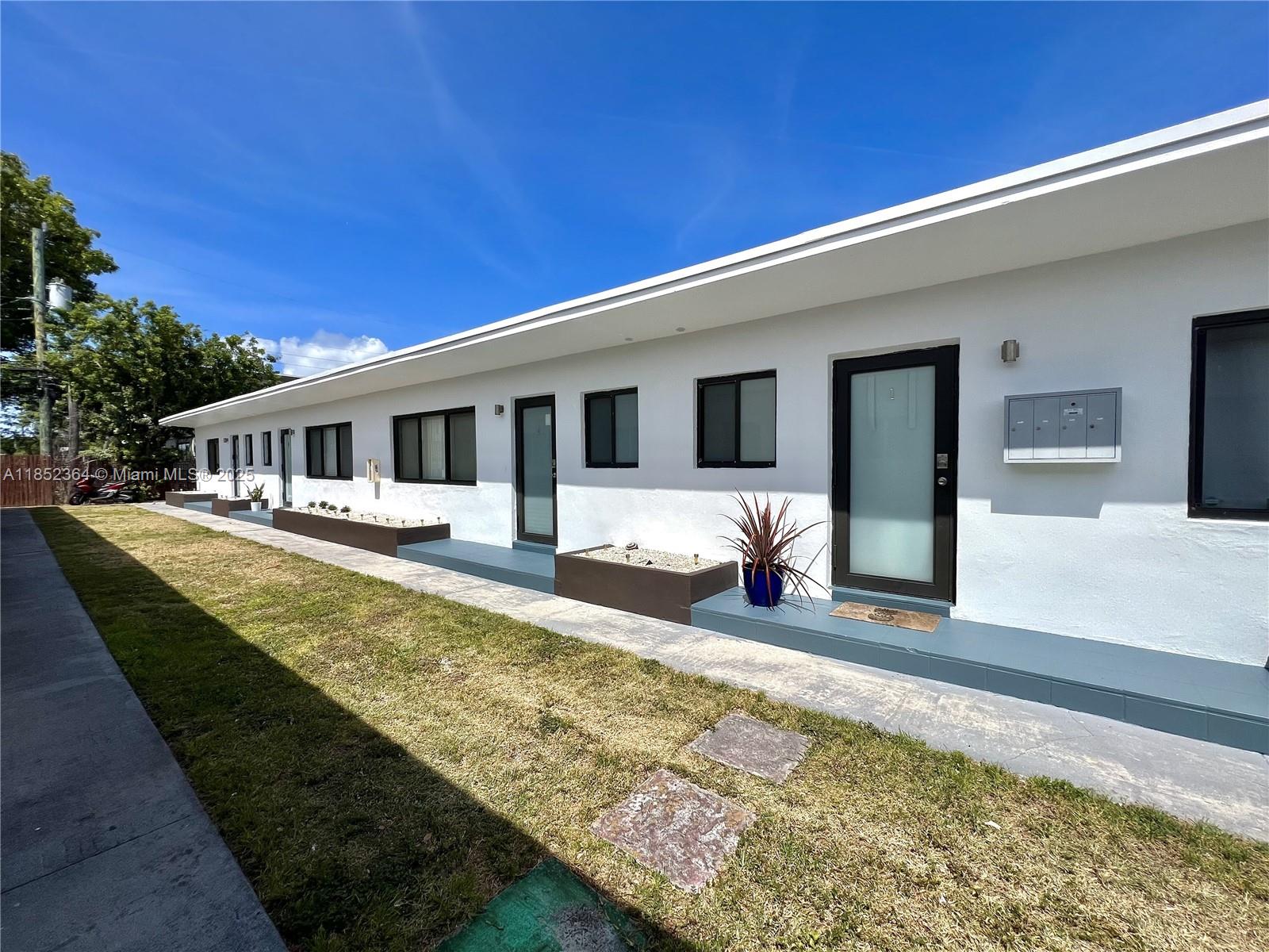 BISCAYNE BCH SUB - Residential Lease