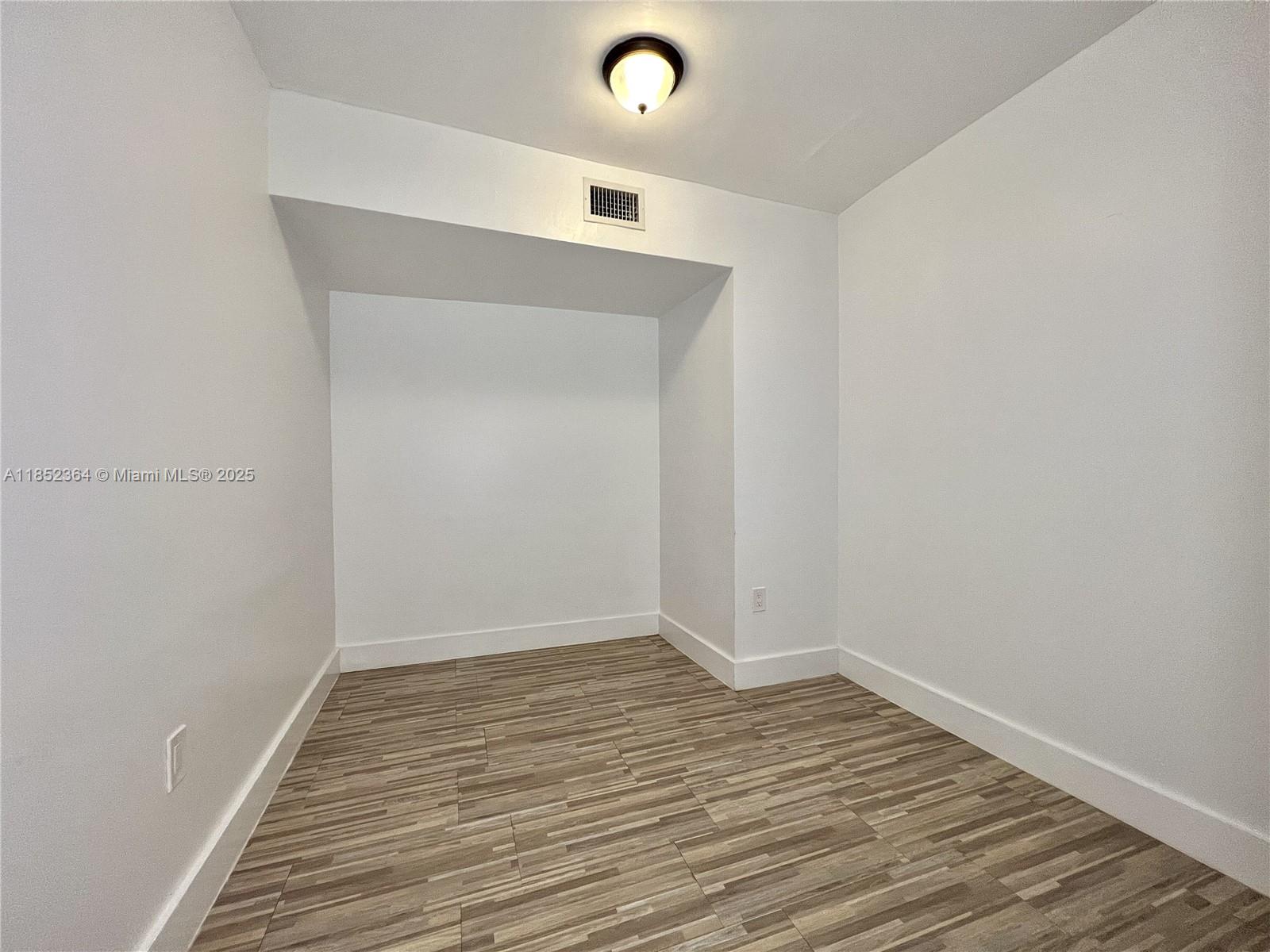 BISCAYNE BCH SUB - Residential Lease