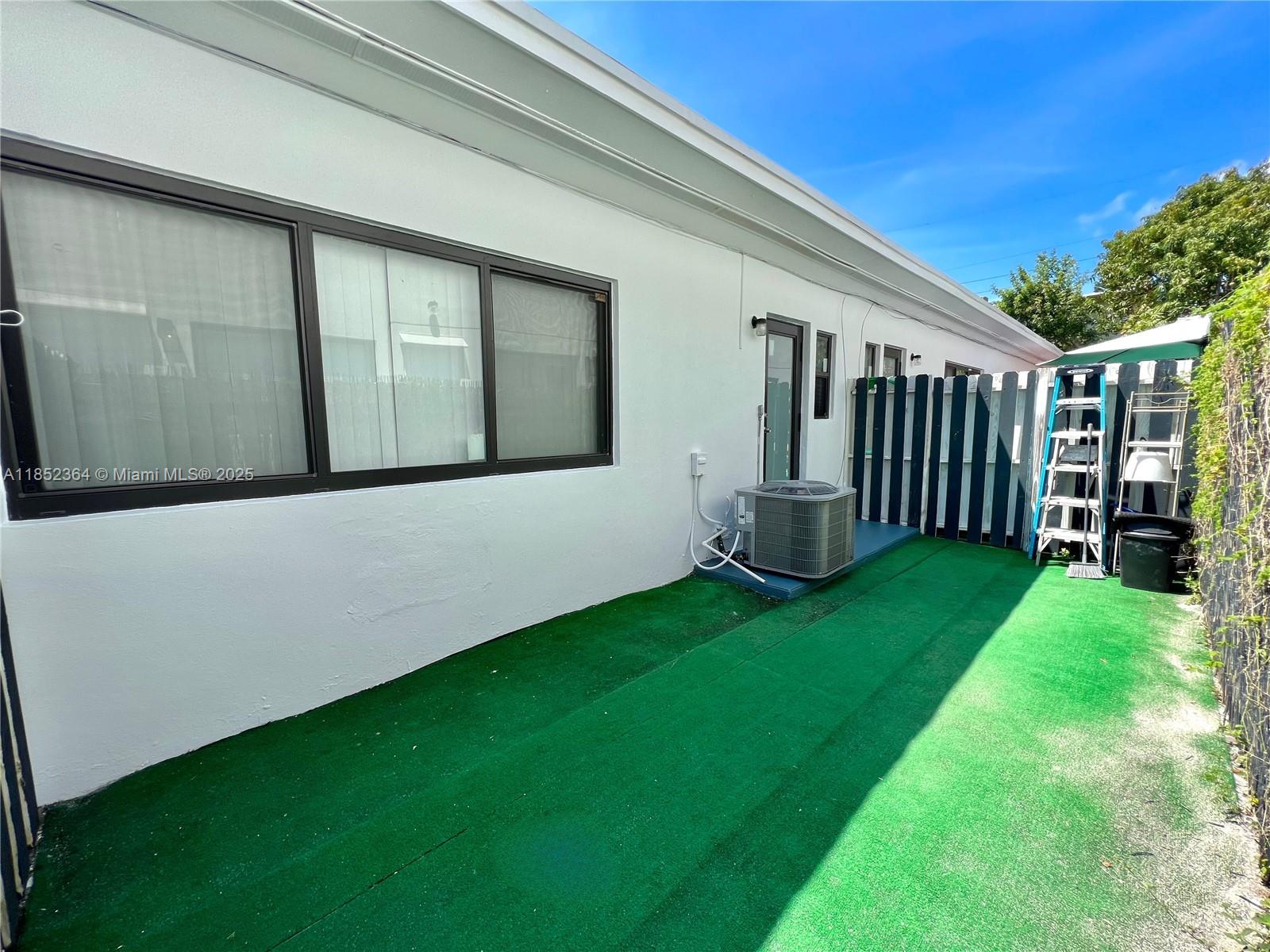 BISCAYNE BCH SUB - Residential Lease