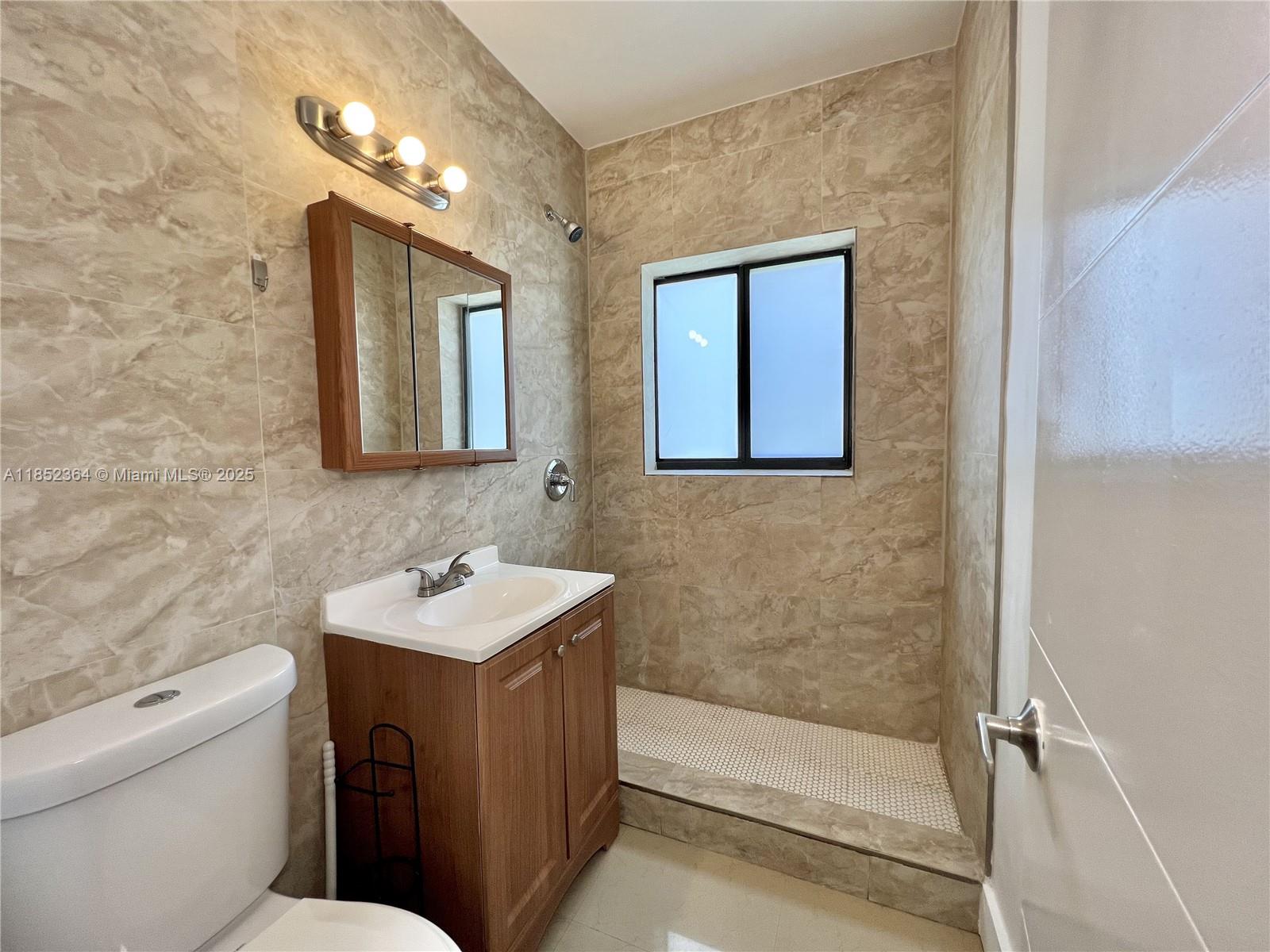 BISCAYNE BCH SUB - Residential Lease