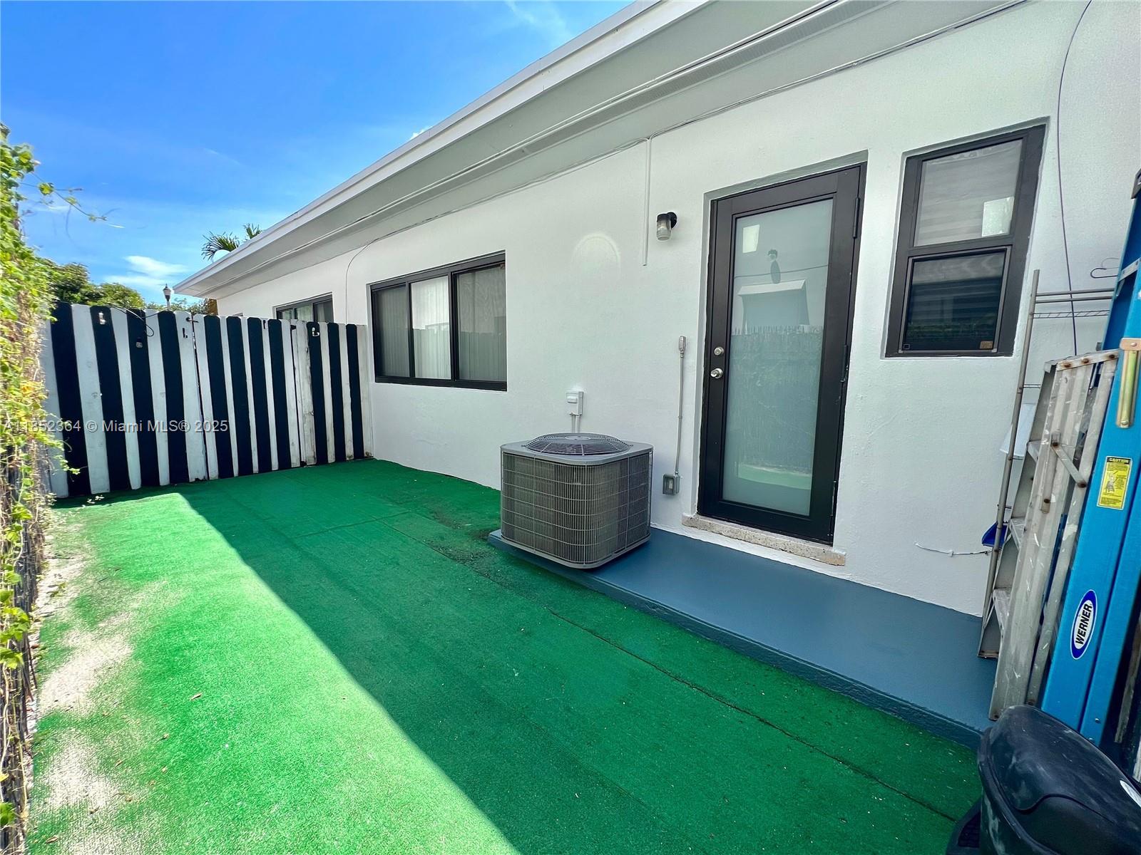 BISCAYNE BCH SUB - Residential Lease