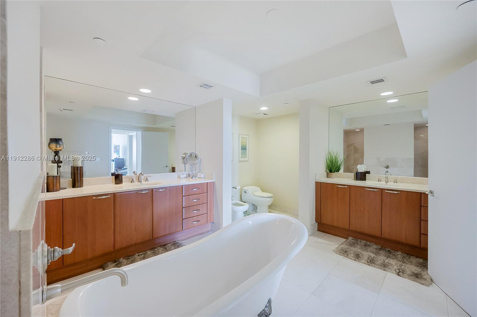 THE PENINSULA II CONDO - Residential