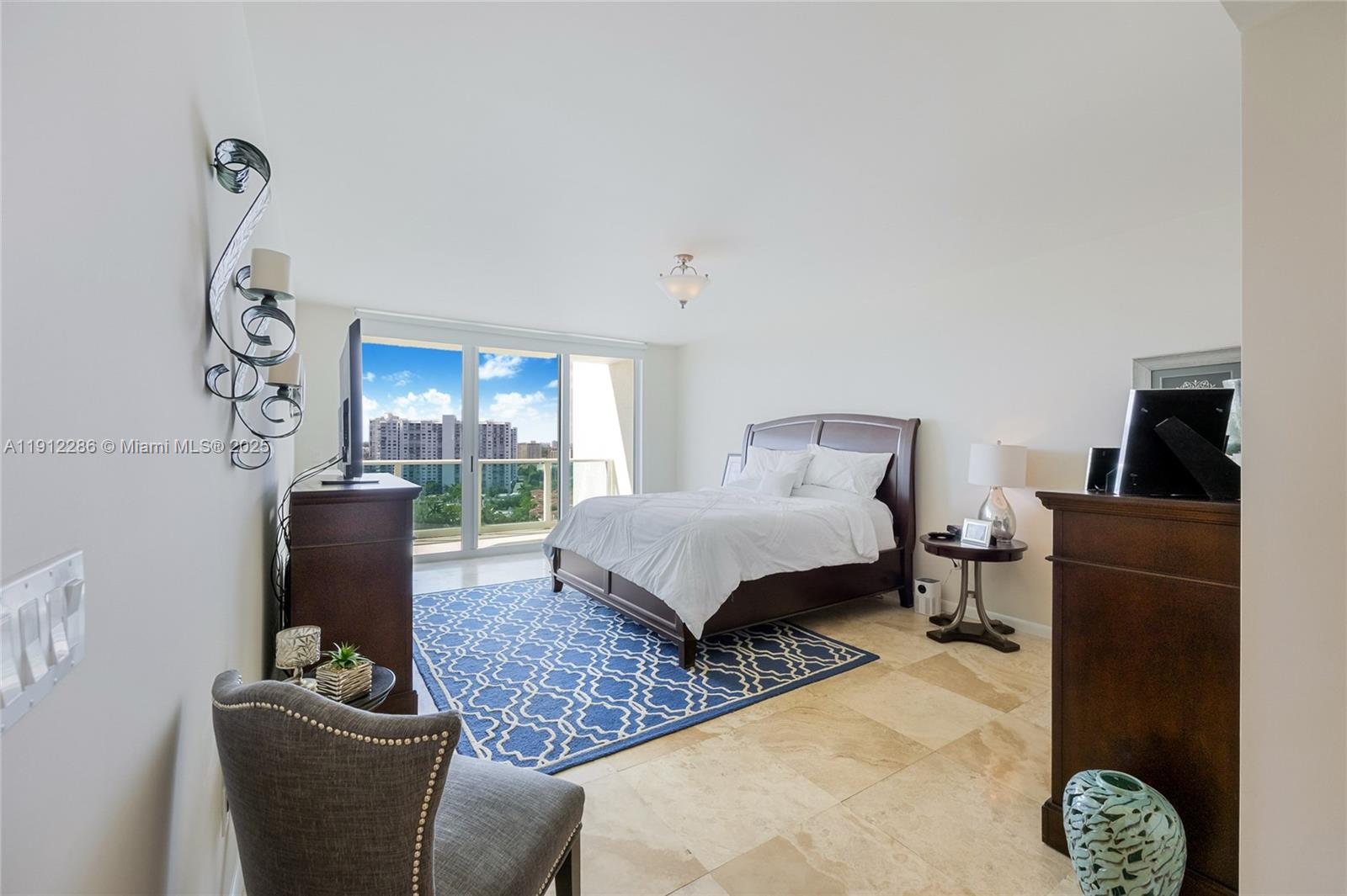 THE PENINSULA II CONDO - Residential