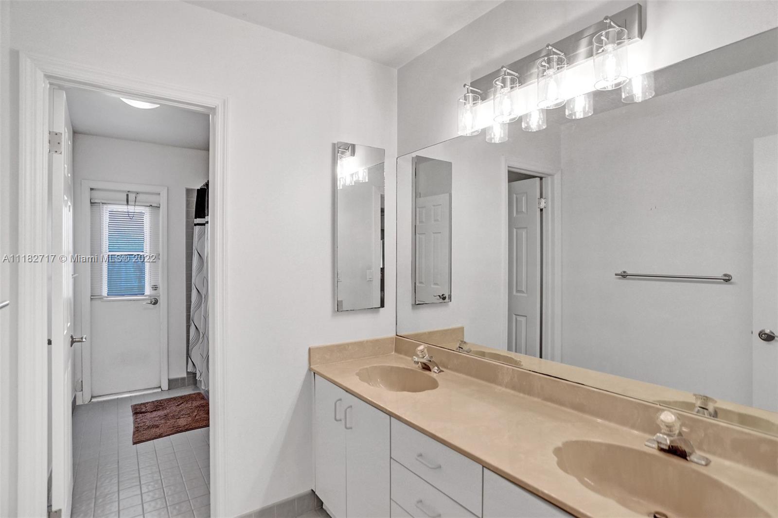CHAPEL TRAIL REPLAT SEC T - Residential