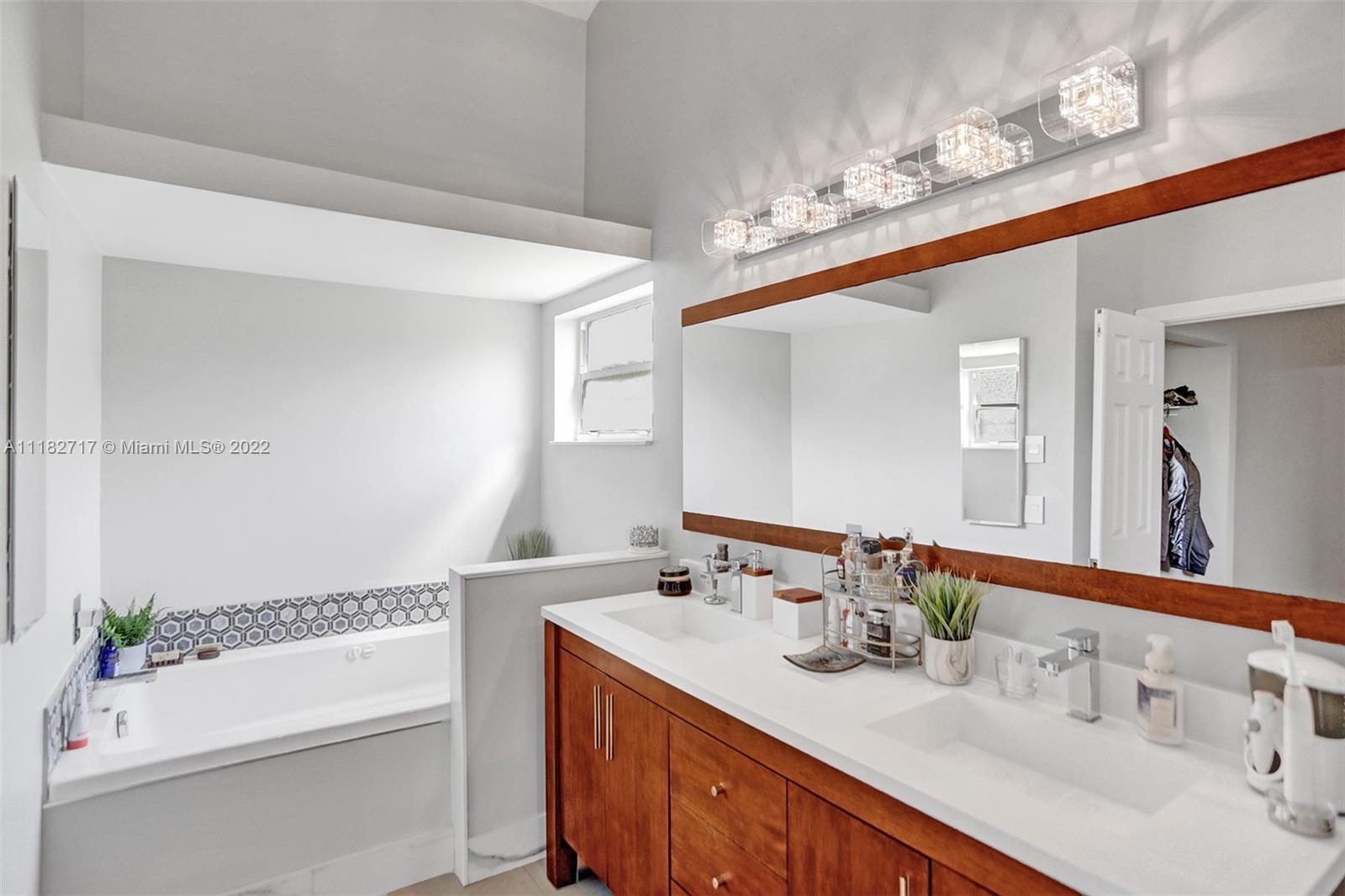CHAPEL TRAIL REPLAT SEC T - Residential