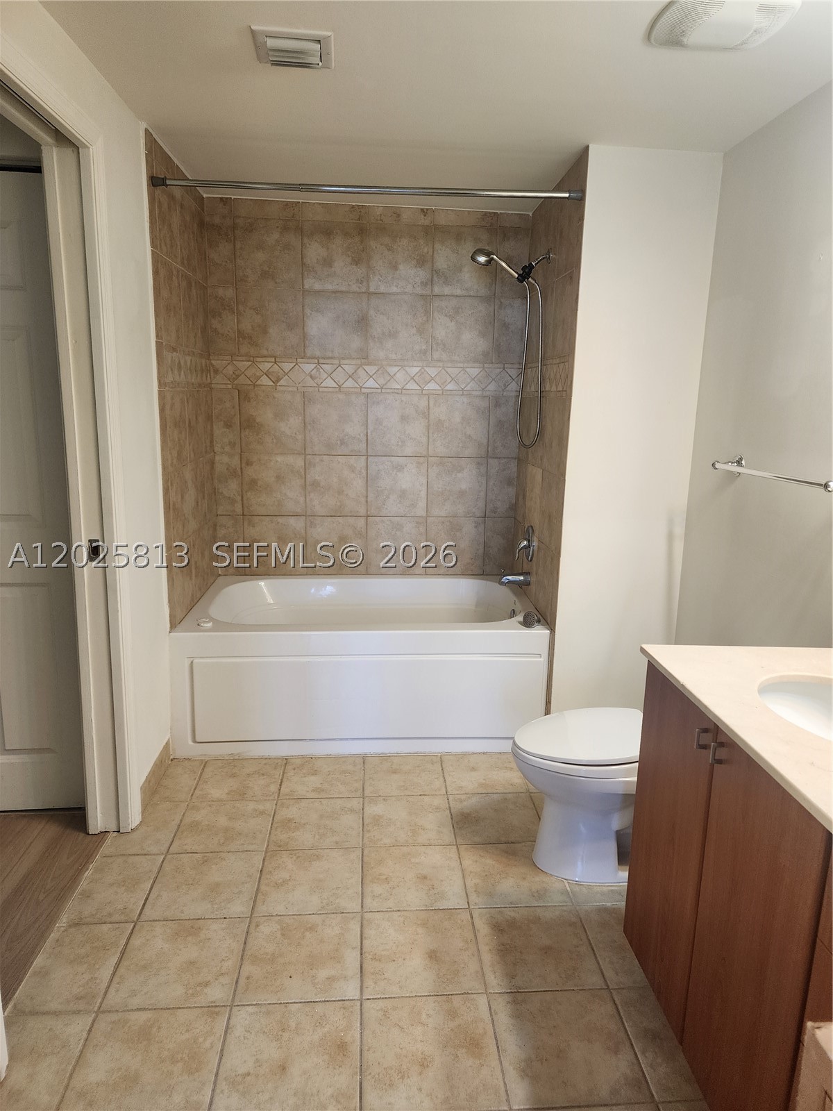 PUERTA DE PALMAS CONDO - Residential Lease