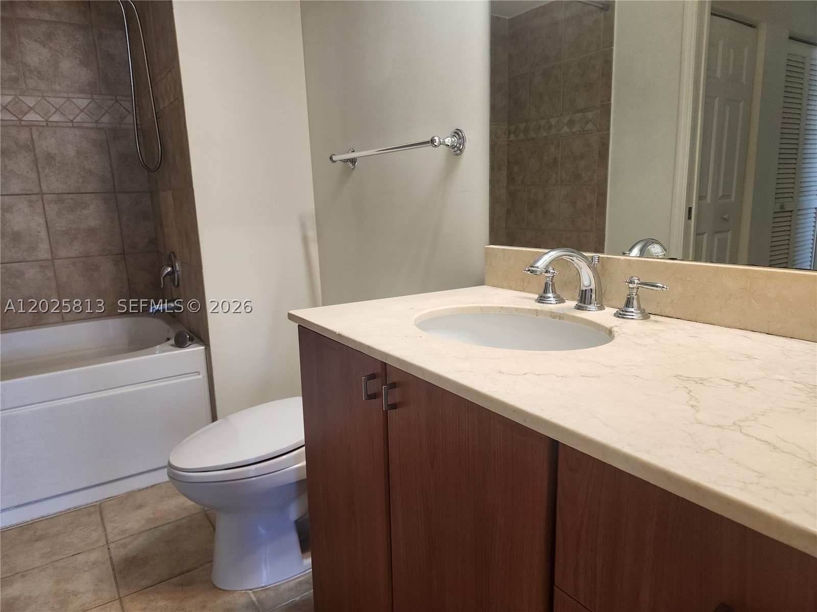 PUERTA DE PALMAS CONDO - Residential Lease