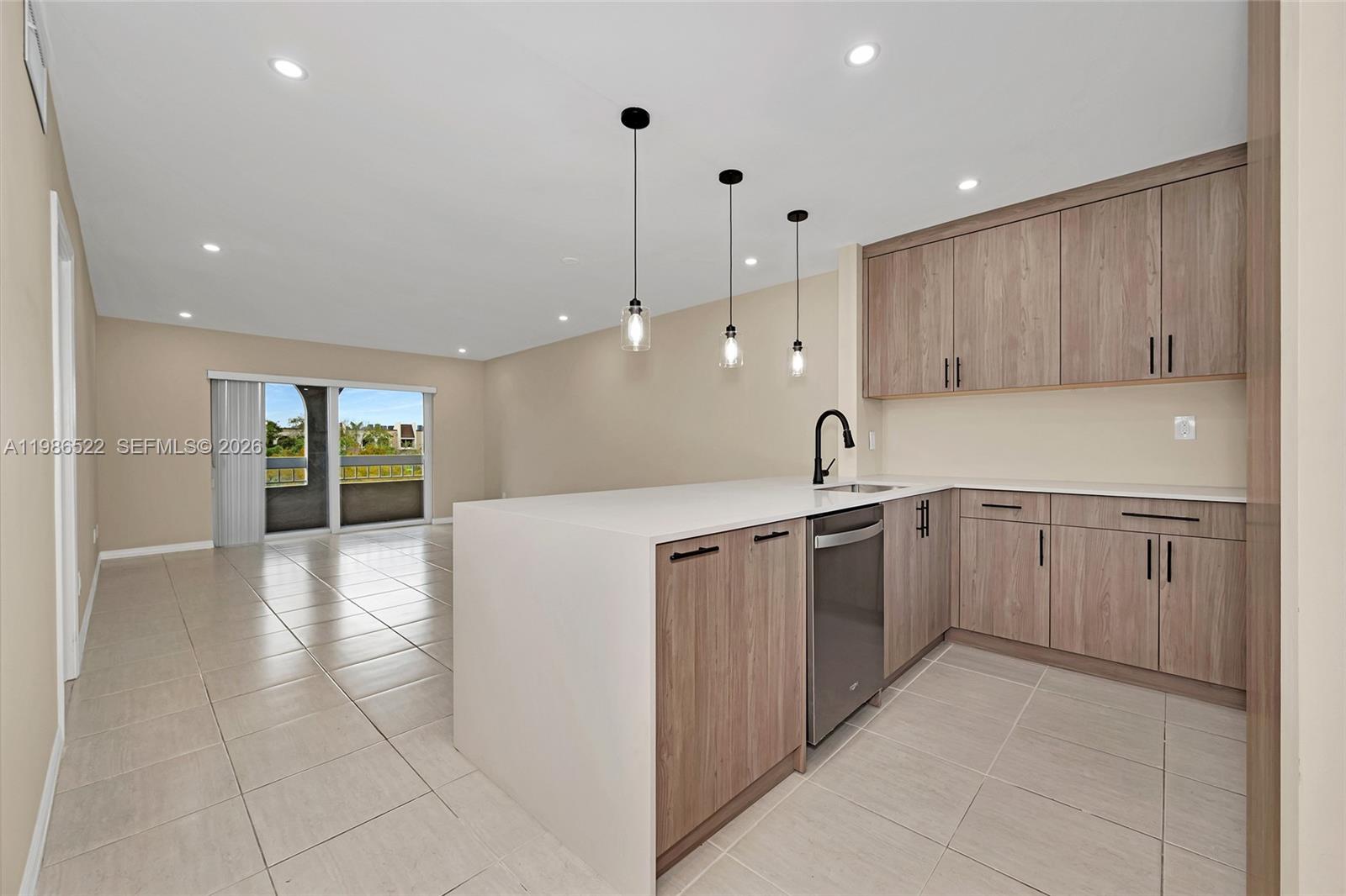 Beautifully Updated 1BD/1BA in Village of Kings Creek Modern and contemporary unit featuring new cabinetry, stainless steel appliances, and quartz countertops. Bright and spacious layout with a beautifully remodeled bathroom and elegant lighting throughout.
Enjoy a private balcony and access to top-tier amenities including a pool, gym, clubhouse, tennis courts, and picnic areas
Prime location just minutes from the Palmetto Expressway, Dadeland Mall, and major shopping and dining.