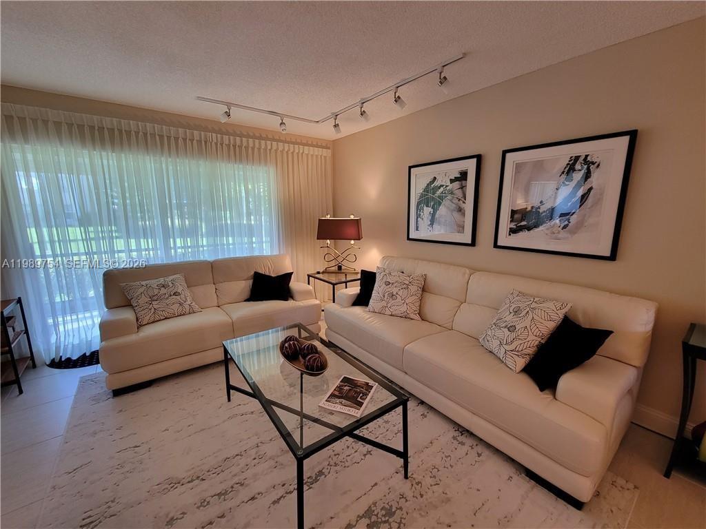 LAS VISTAS P-R IN INVERRA - Residential