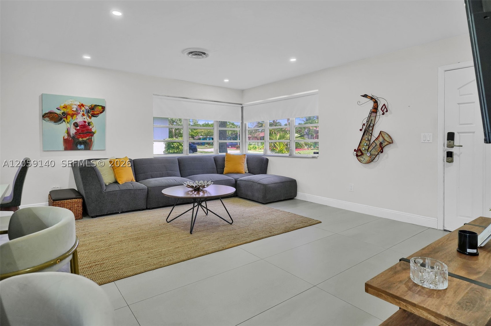 HOLLYWOOD HILLS - Residential