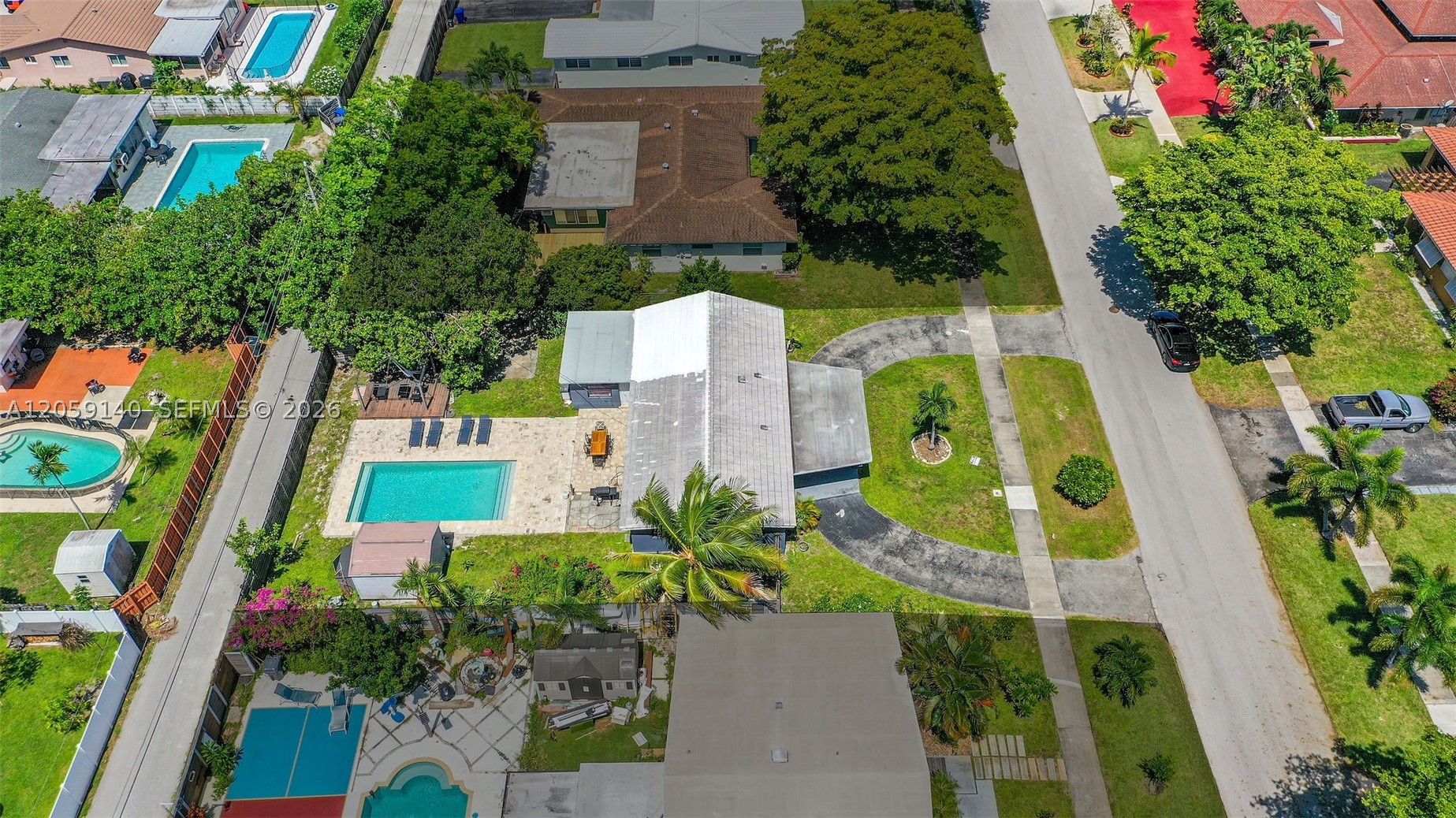 HOLLYWOOD HILLS - Residential