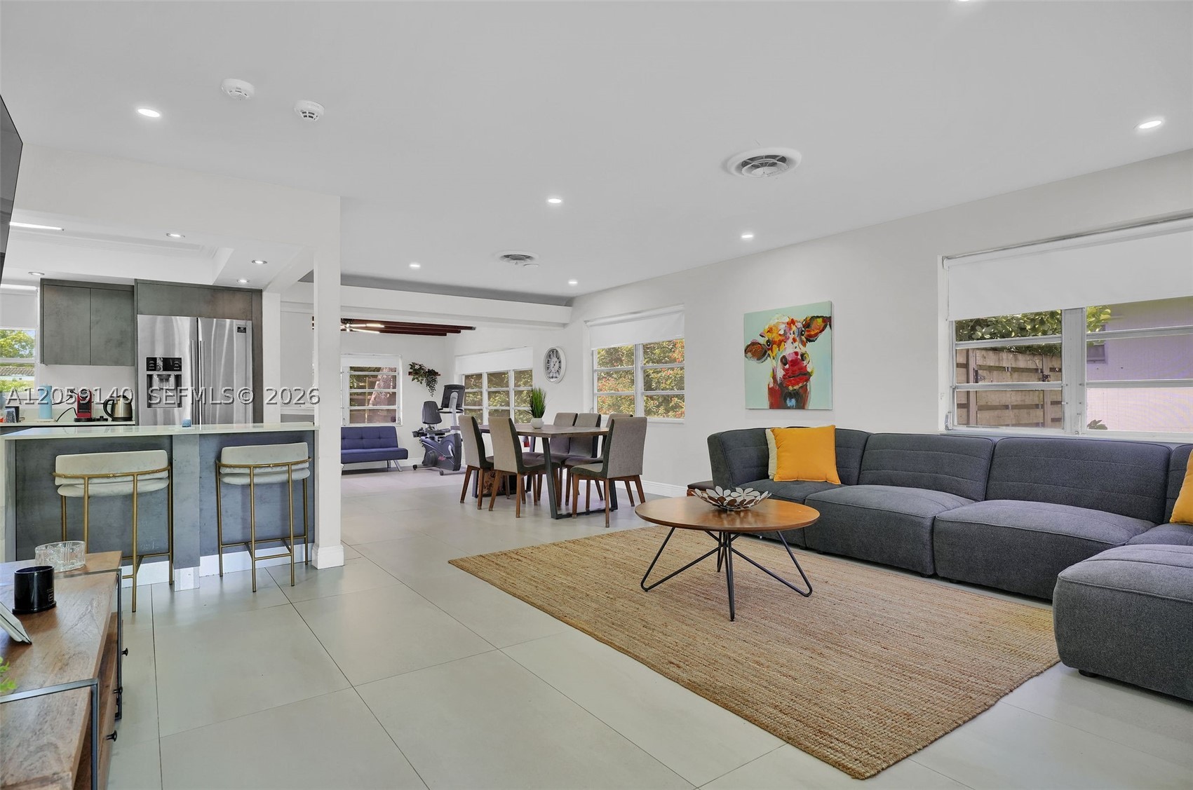 HOLLYWOOD HILLS - Residential