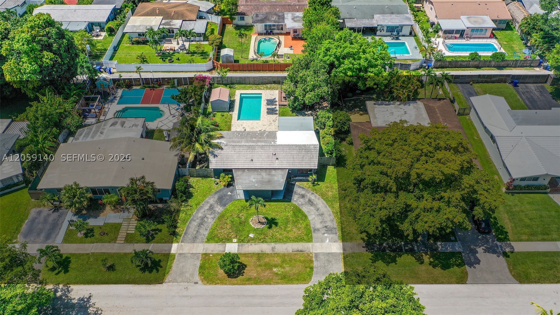 HOLLYWOOD HILLS - Residential