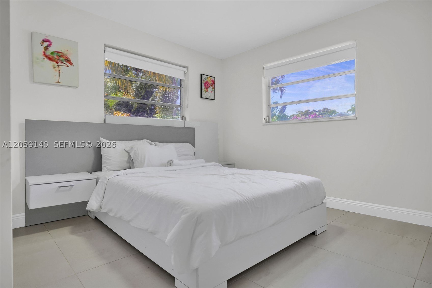 HOLLYWOOD HILLS - Residential