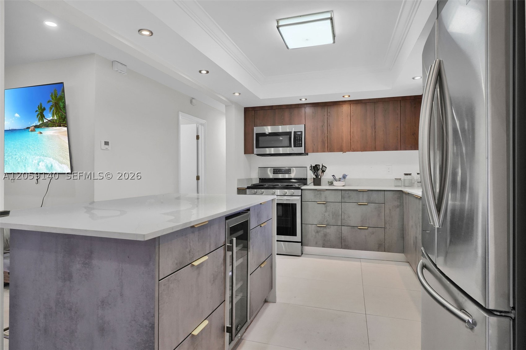 HOLLYWOOD HILLS - Residential