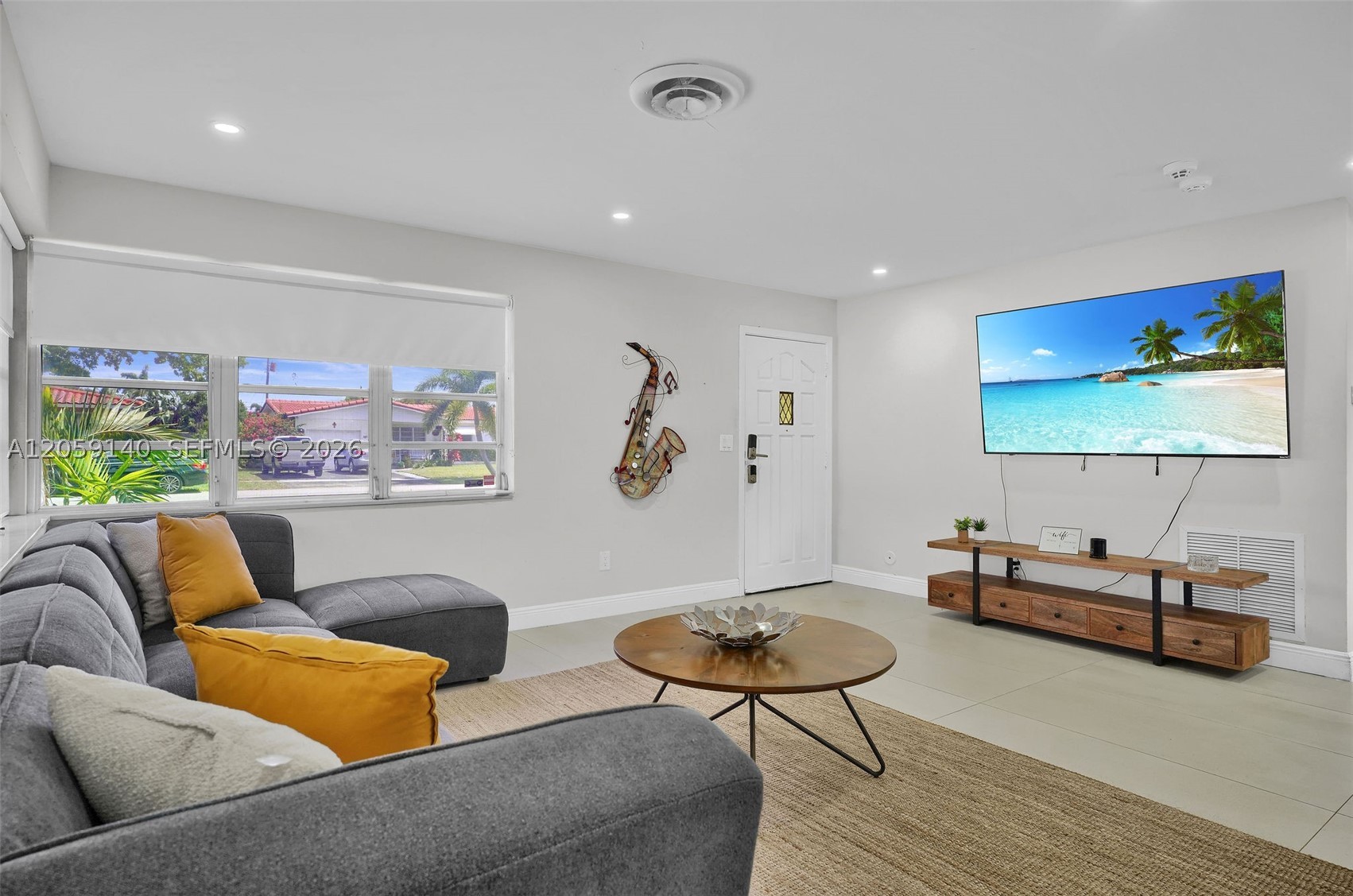 HOLLYWOOD HILLS - Residential