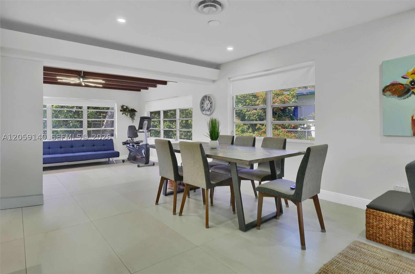 HOLLYWOOD HILLS - Residential