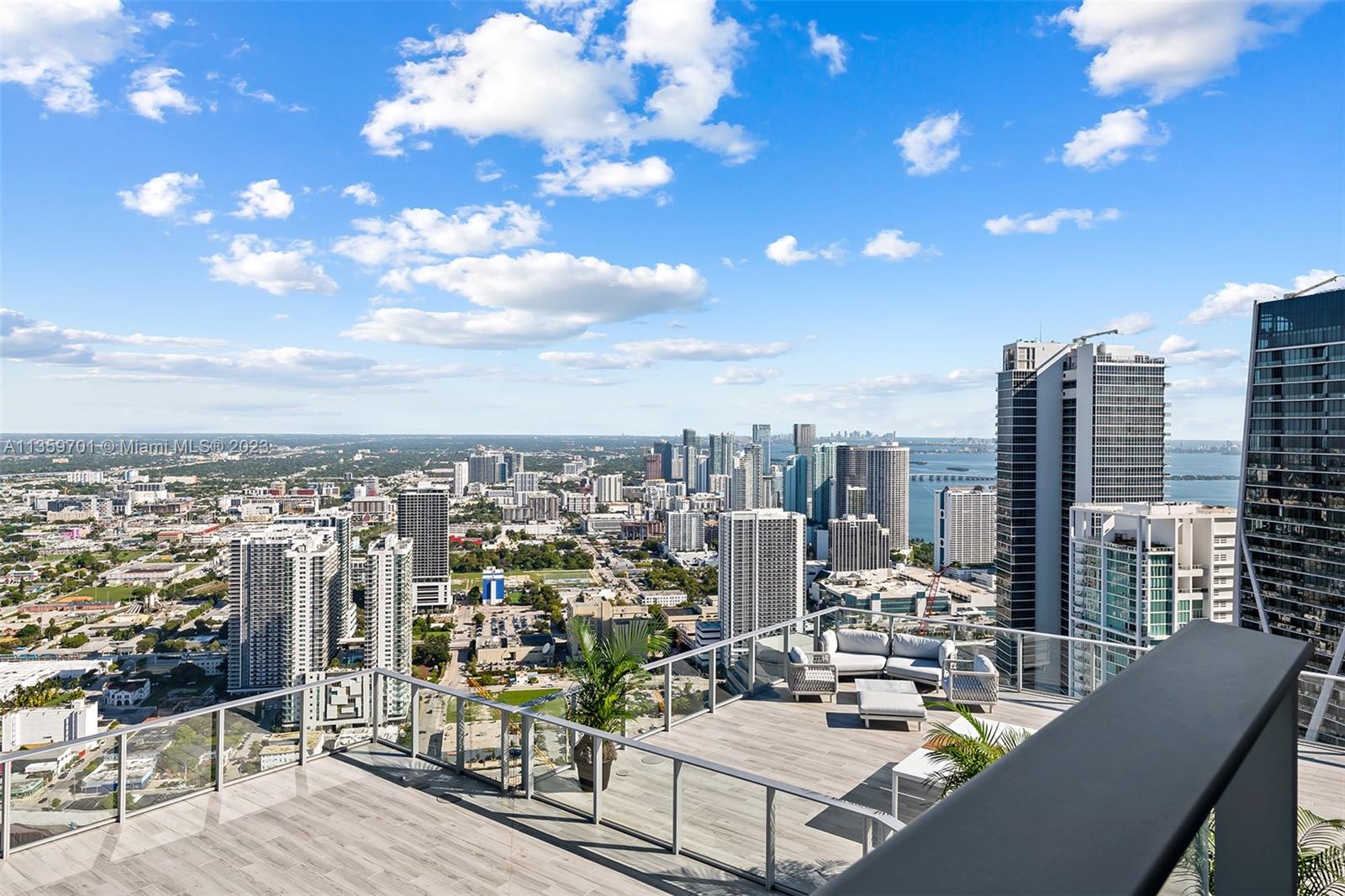 PARAMOUNT MIAMI WORLDCENT - Residential