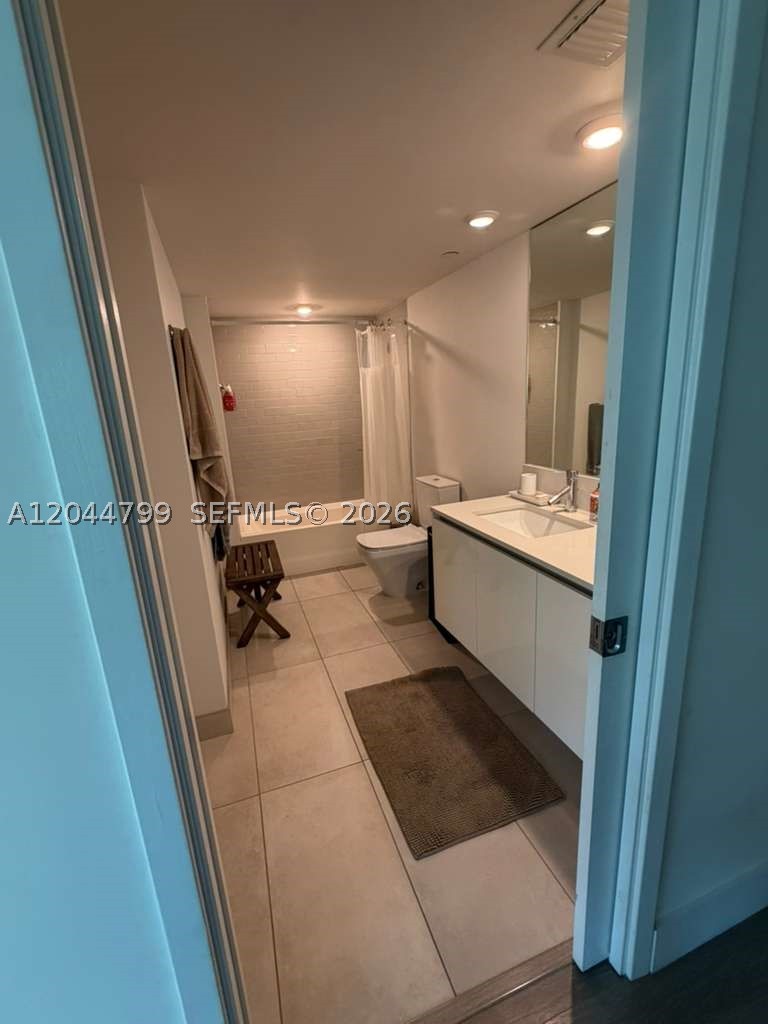 BAY HARBOR CLUB CONDO - Residential Lease