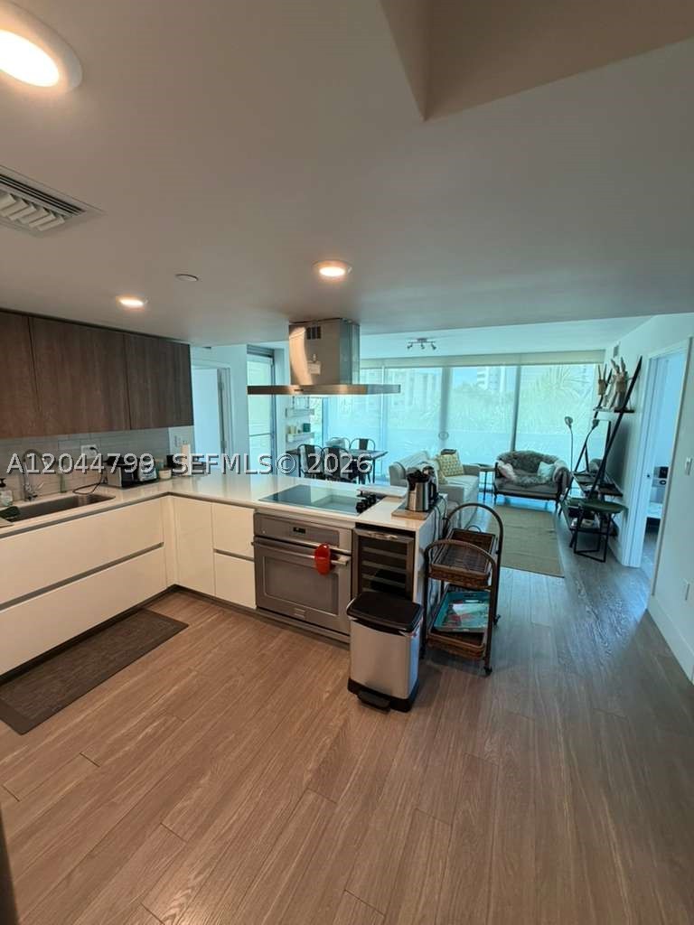 BAY HARBOR CLUB CONDO - Residential Lease
