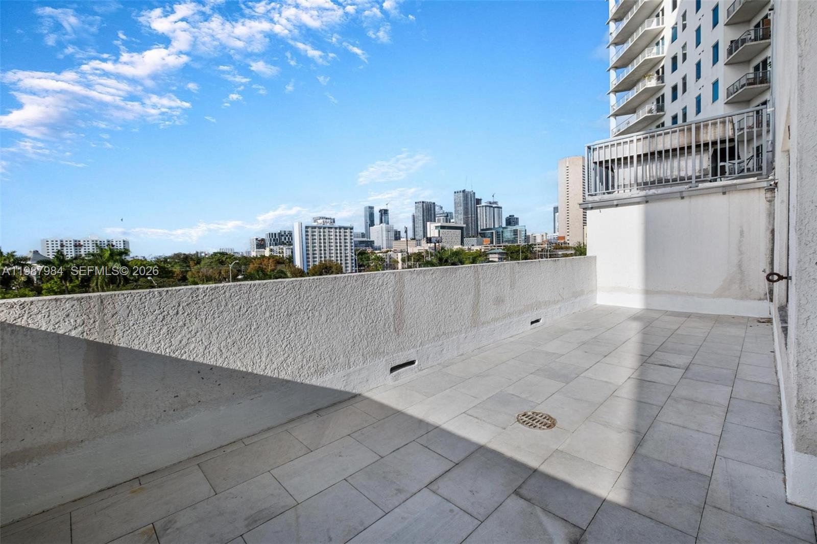NEO CONDO - Residential