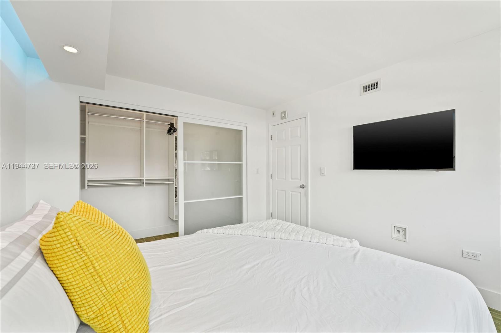OCTAGON TOWERS I CONDO - Residential