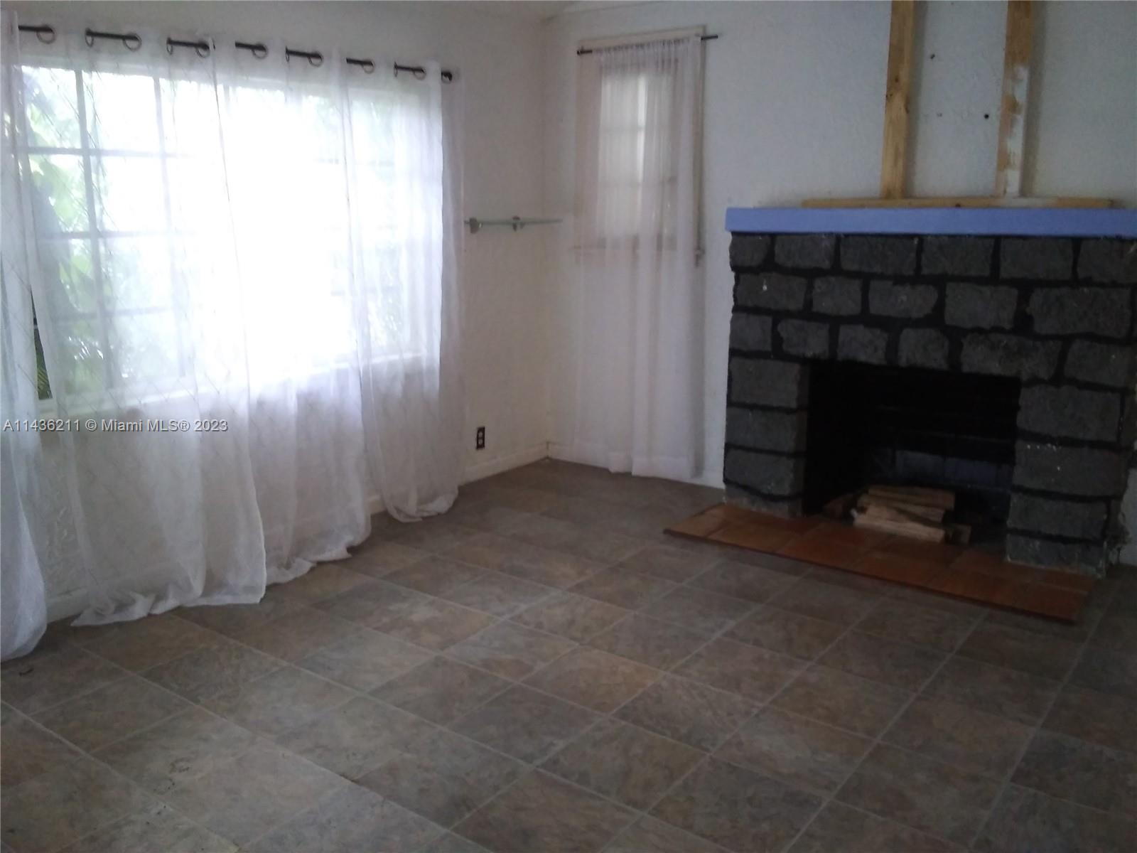 HOLLYWOOD LITTLE RANCHES - Residential Lease
