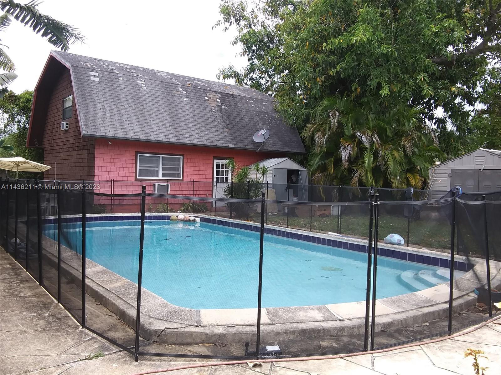 HOLLYWOOD LITTLE RANCHES - Residential Lease