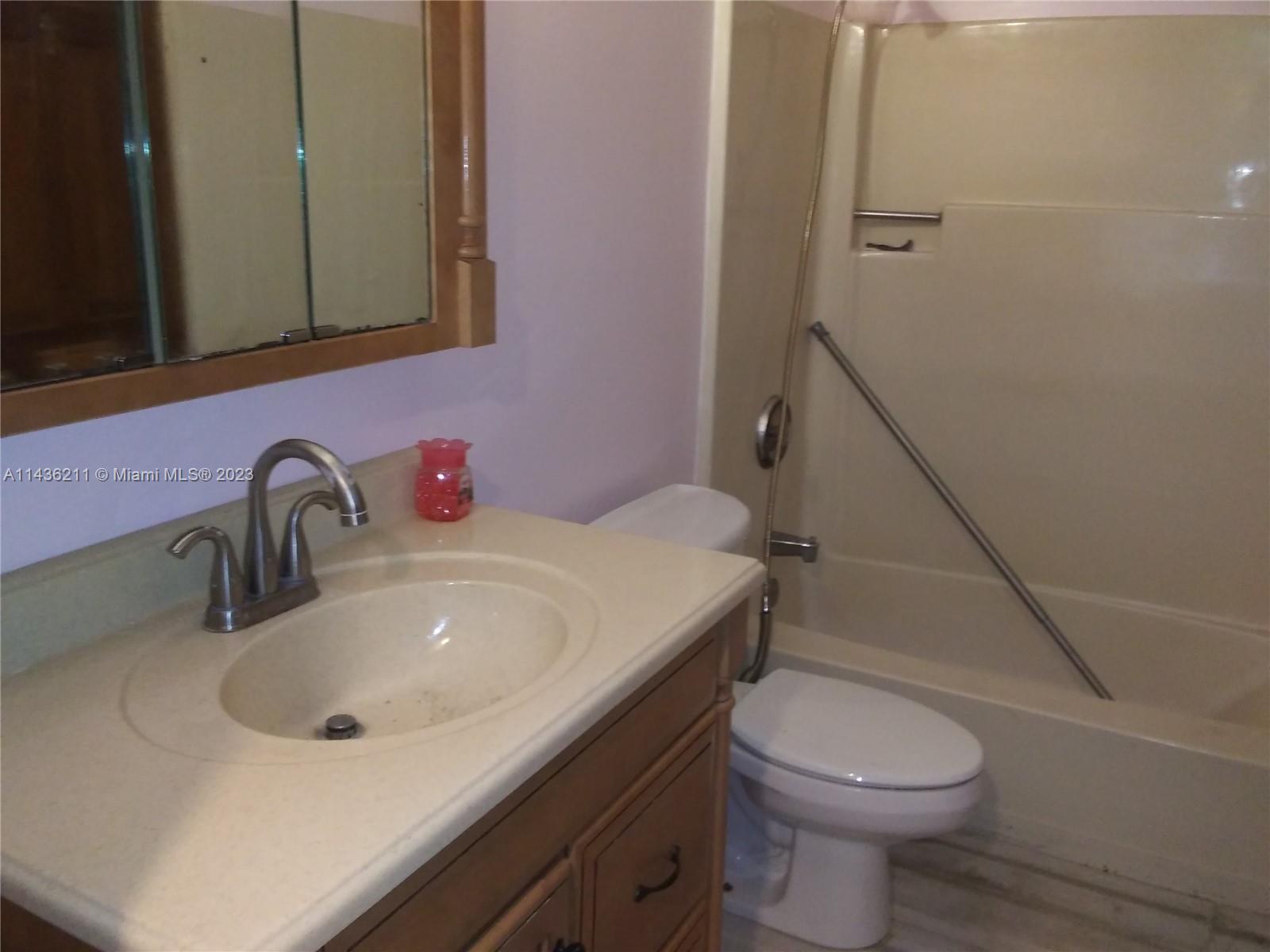 HOLLYWOOD LITTLE RANCHES - Residential Lease