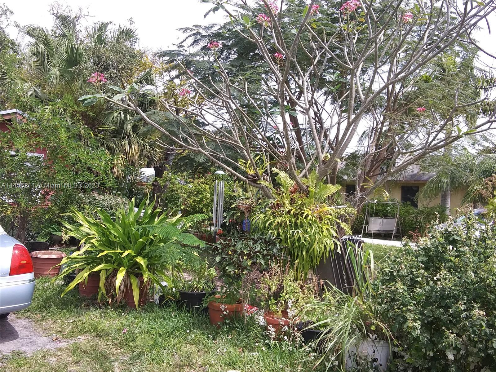 HOLLYWOOD LITTLE RANCHES - Residential Lease