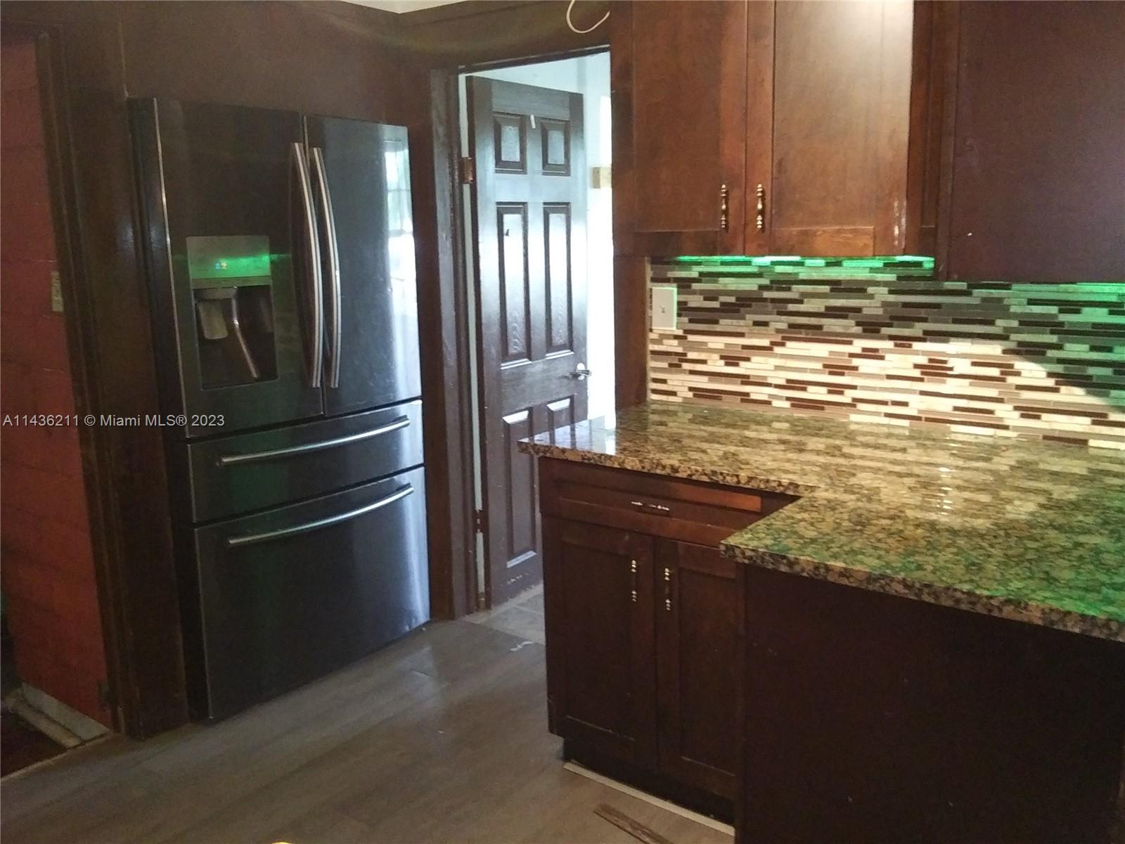 HOLLYWOOD LITTLE RANCHES - Residential Lease