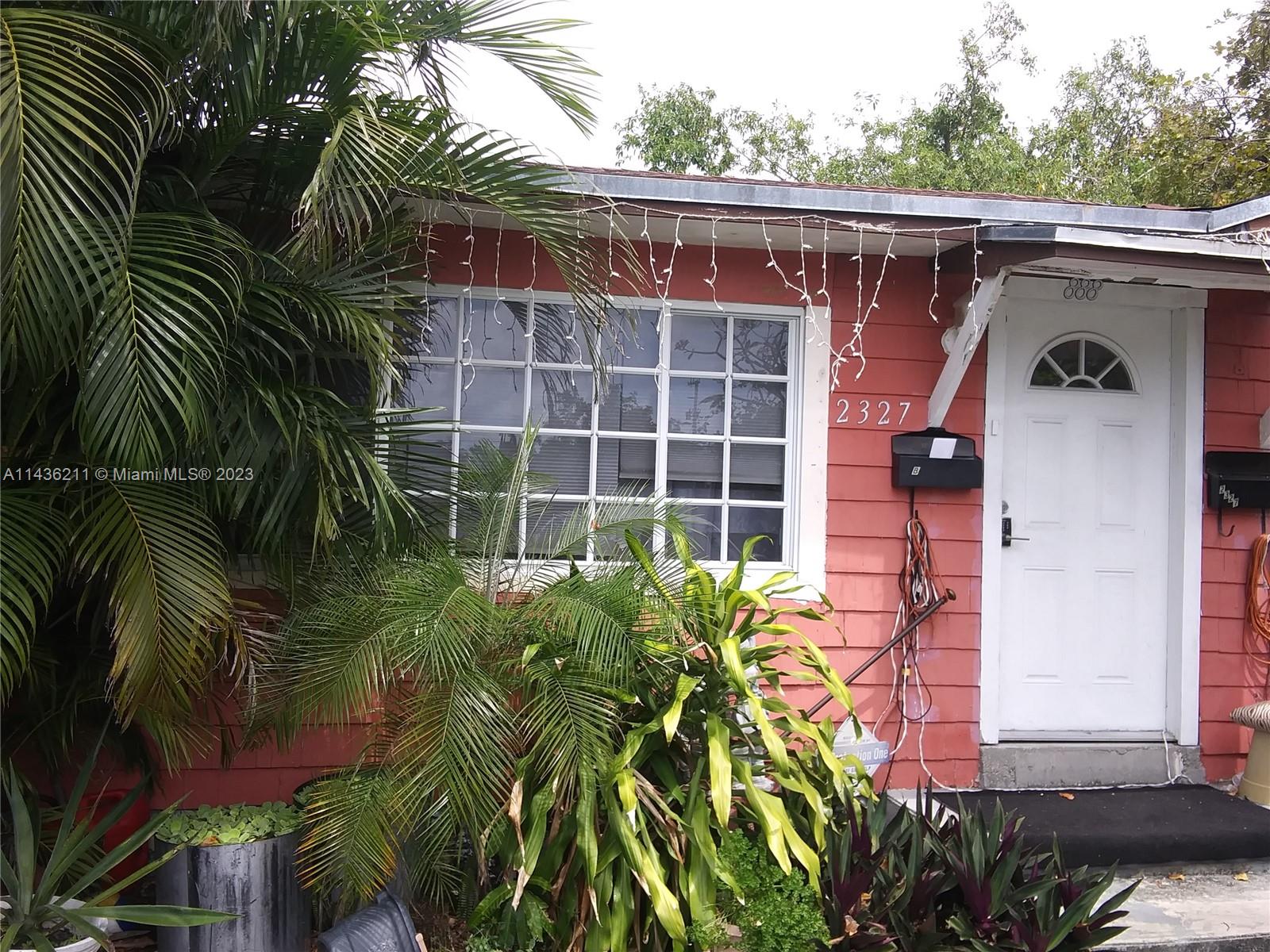 HOLLYWOOD LITTLE RANCHES - Residential Lease