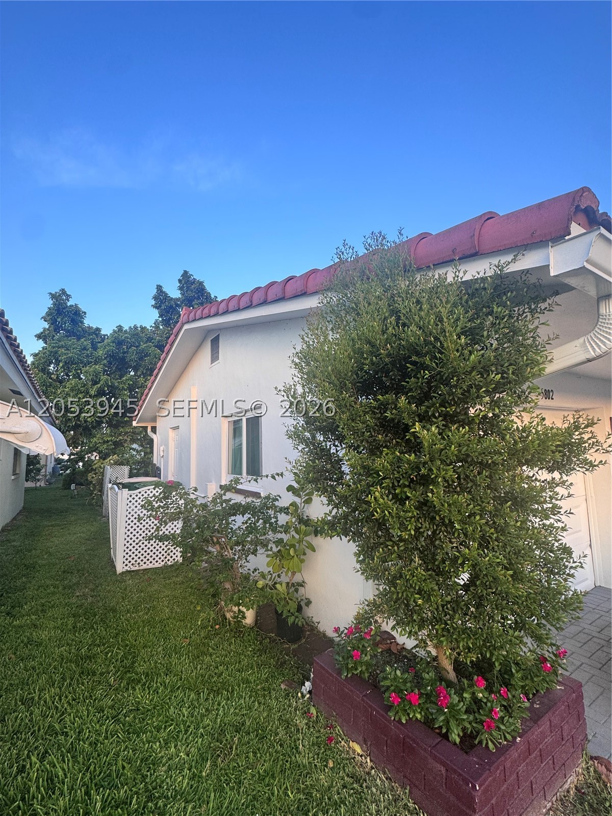Welcome to this beautiful maintained 2 bedroom, 2 bathroom in the desirable Minlands of Tamarac. Welatures a newer roof,l established 55+ community. This move in ready residence features a newer roof, hurricaine impact windows and a remodelled kitchen. The flexible floorincludes additional space that can easily be used as a third bedroom, home office or dento suit your life style.  Excellent condition and ready for a new owner. Close to shopping, restaurants ,parks and medical facilities.