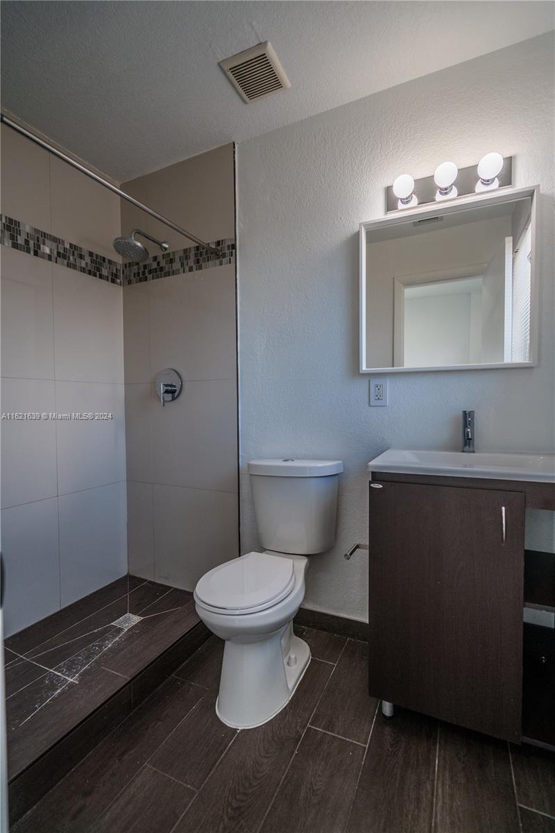 BAYVIEW TOWNHOMES CONDO - Residential Lease