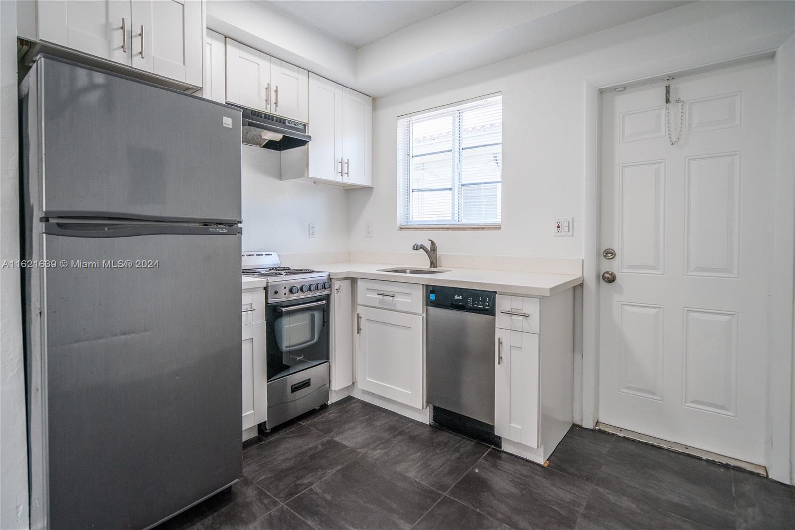 BAYVIEW TOWNHOMES CONDO - Residential Lease