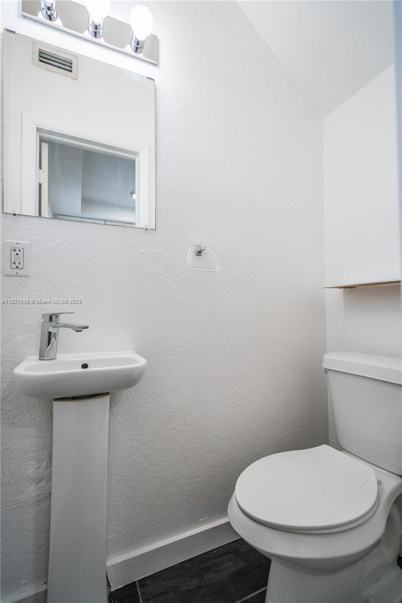 BAYVIEW TOWNHOMES CONDO - Residential Lease