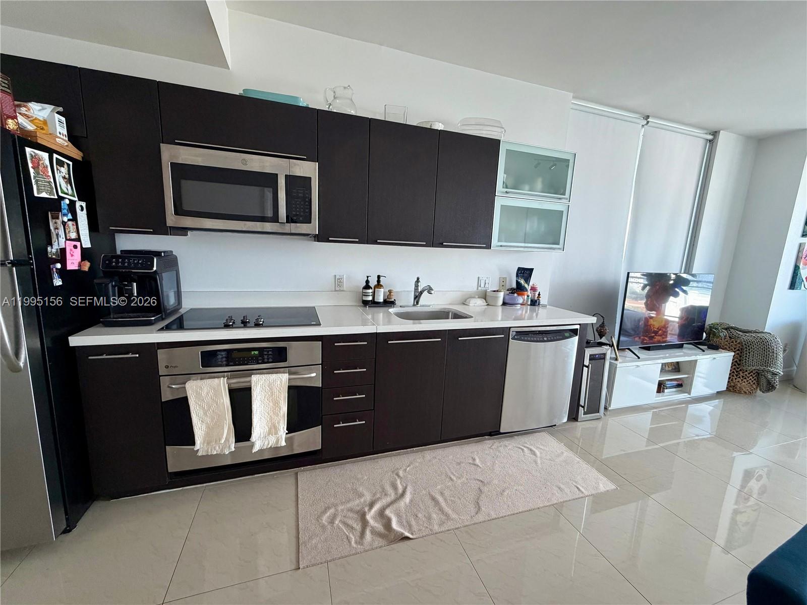 THE IVY CONDO - Residential