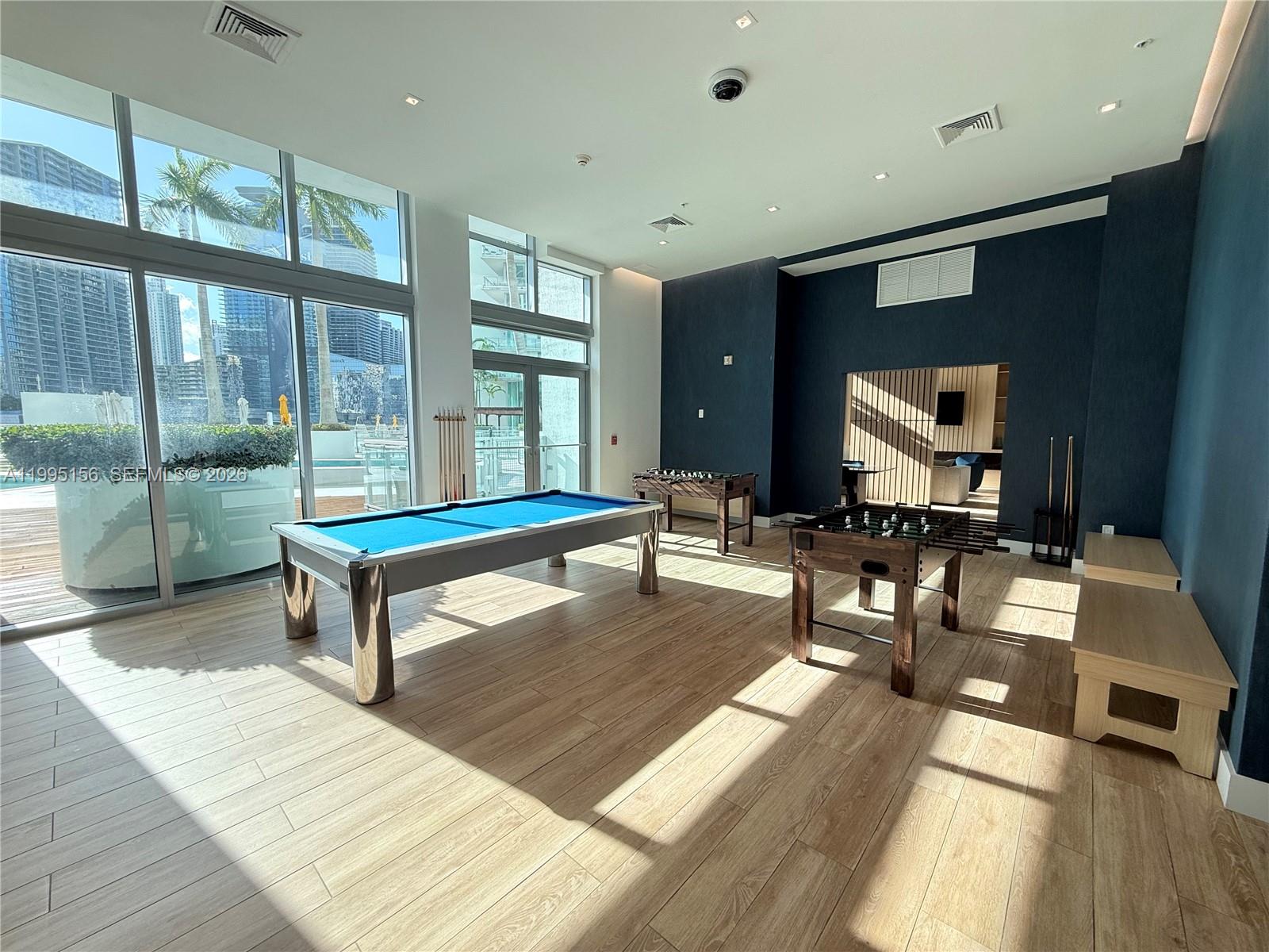 THE IVY CONDO - Residential