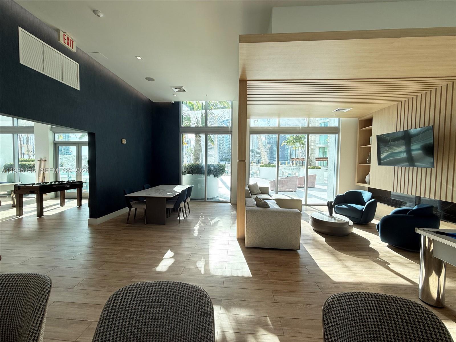 THE IVY CONDO - Residential