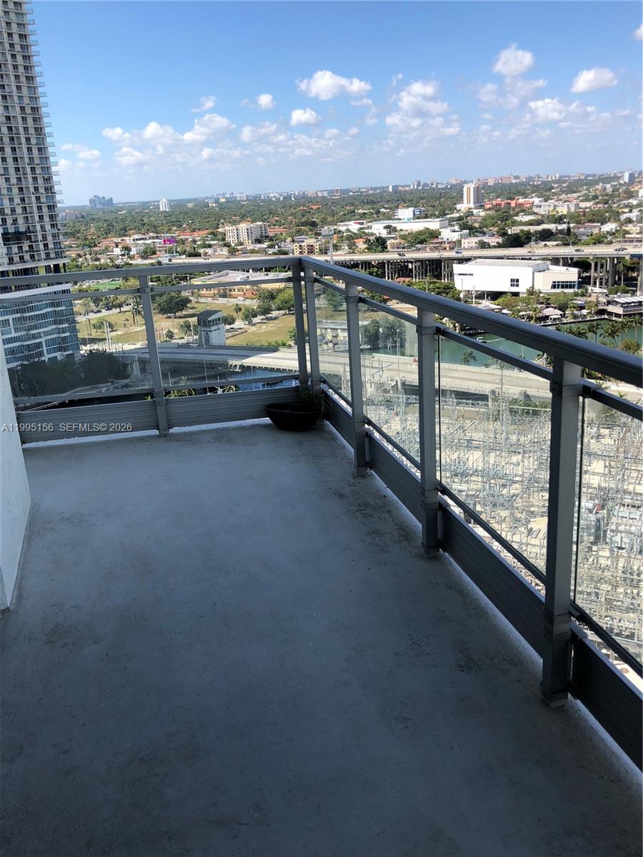 THE IVY CONDO - Residential