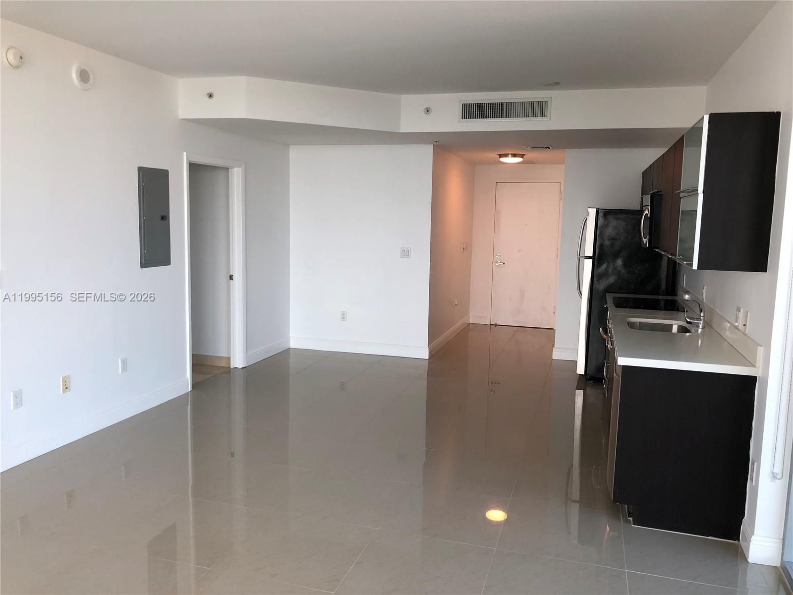THE IVY CONDO - Residential