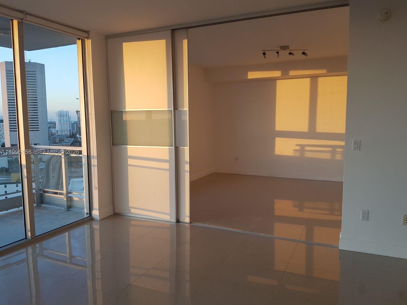 THE IVY CONDO - Residential
