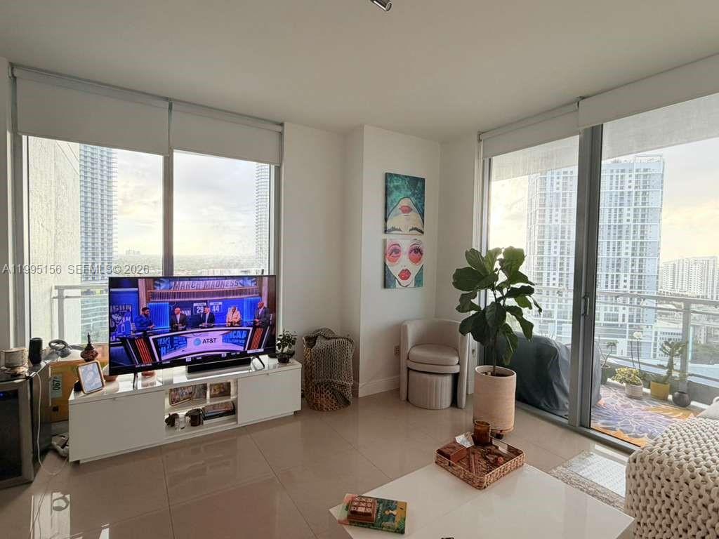 THE IVY CONDO - Residential