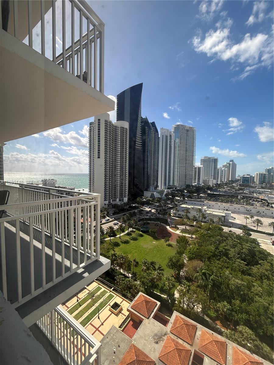 WINSTON TOWERS 600 CONDO - Residential