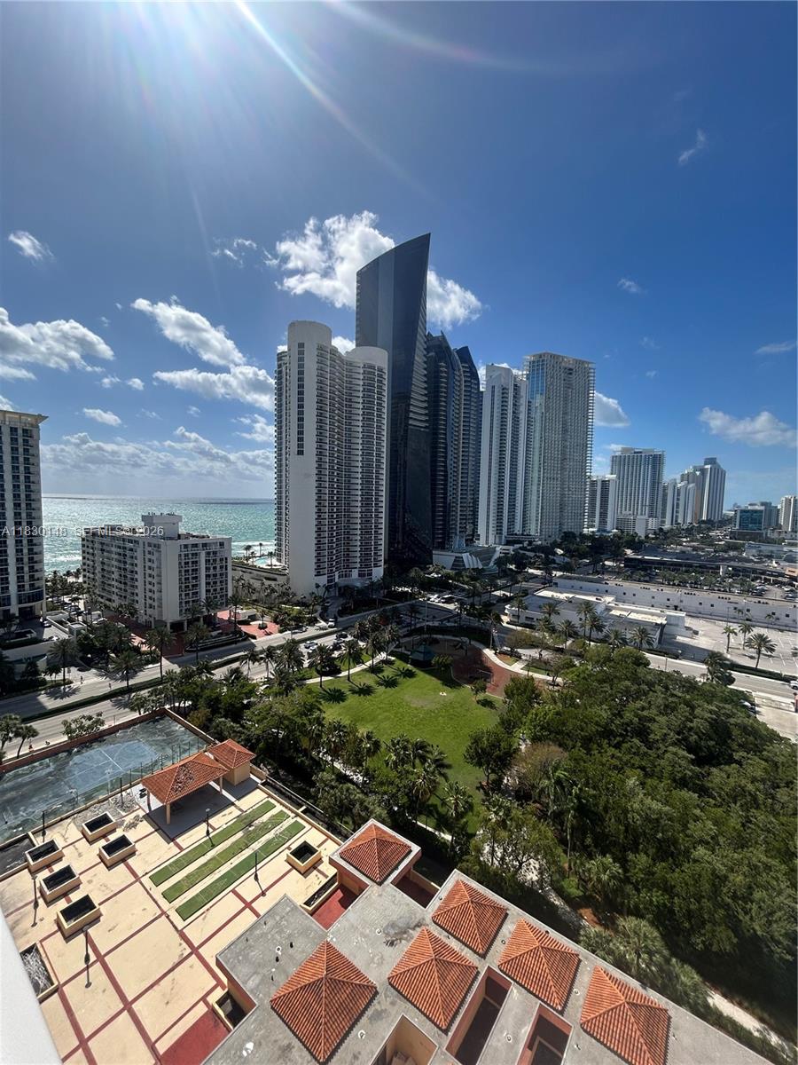 WINSTON TOWERS 600 CONDO - Residential