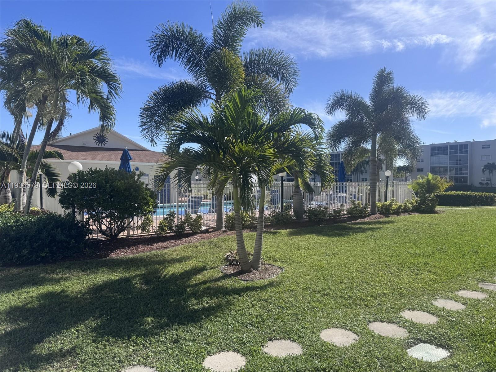 MEADOWBROOK LAKES CONDO - Residential