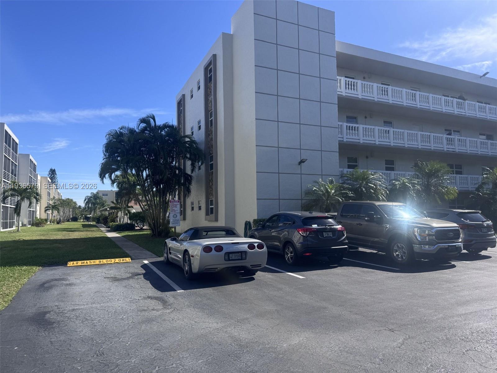 MEADOWBROOK LAKES CONDO - Residential