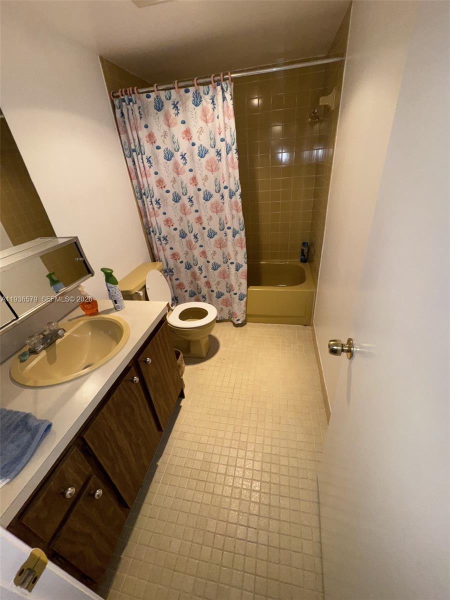 MEADOWBROOK LAKES CONDO - Residential