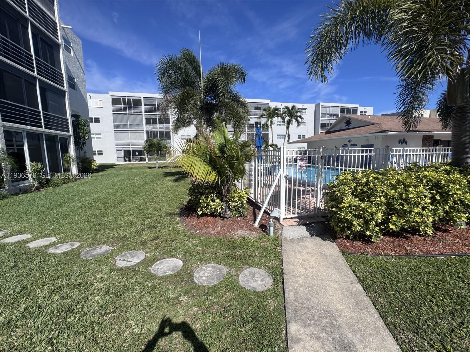 MEADOWBROOK LAKES CONDO - Residential