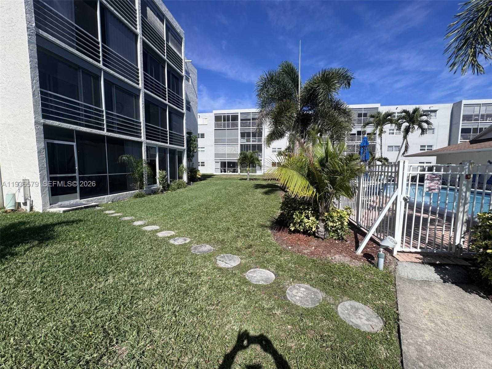 MEADOWBROOK LAKES CONDO - Residential